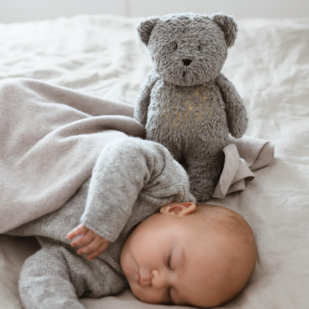 The Humming Bear Mineral Grey