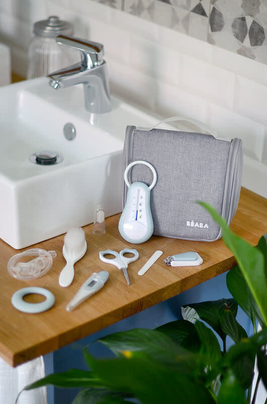 Toiletzak met 9 accessoires green blue