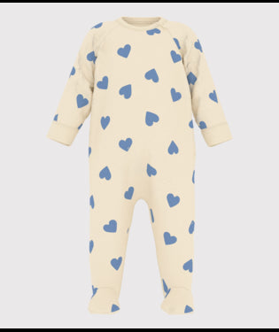 Babypyjama met blauwe hartjes