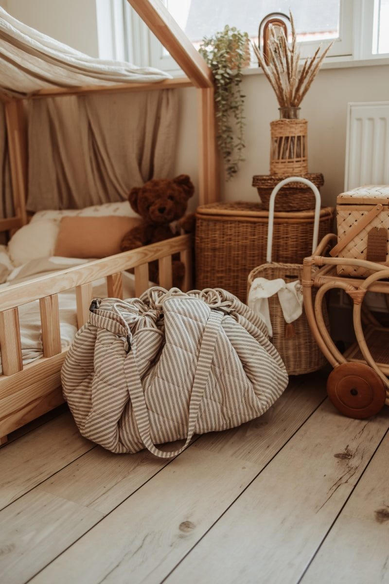 Organic babyspeelkleed & reistas - stripes blue
