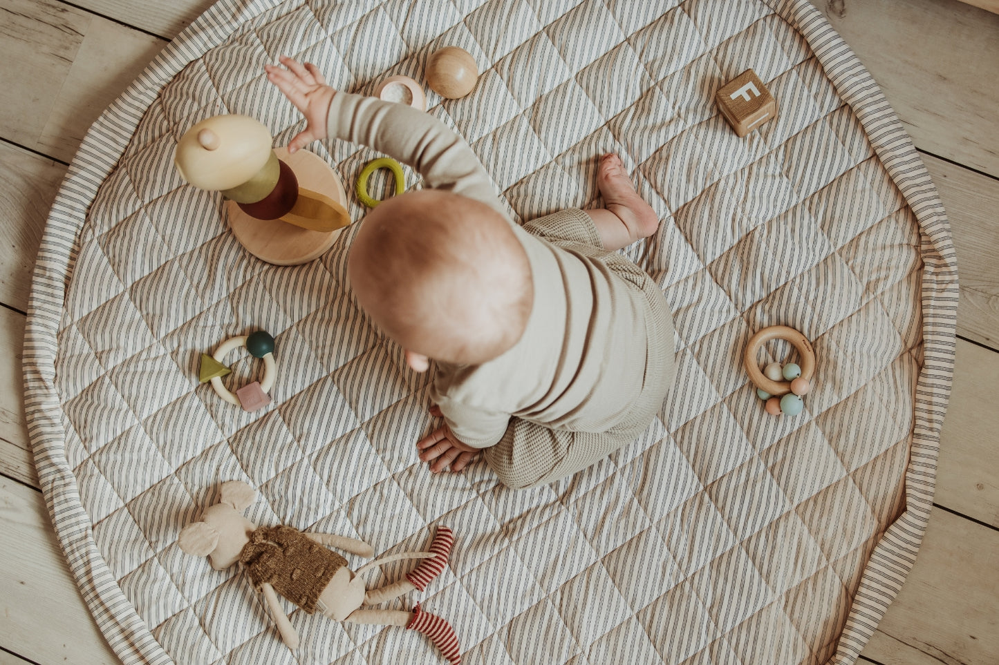 Organic babyspeelkleed & reistas - stripes blue