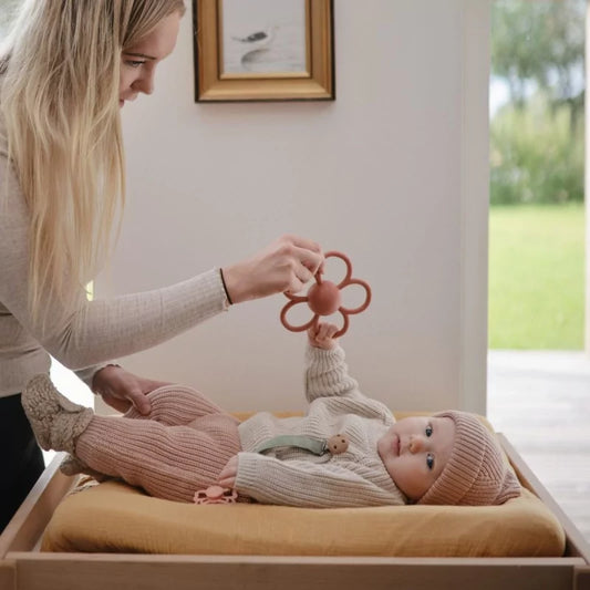 Rattle Daisy Teether - Dusty Rose
